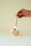 Set de Regalo Intención: Vela Aromática en Cerámica + Apaga Velas Ritual