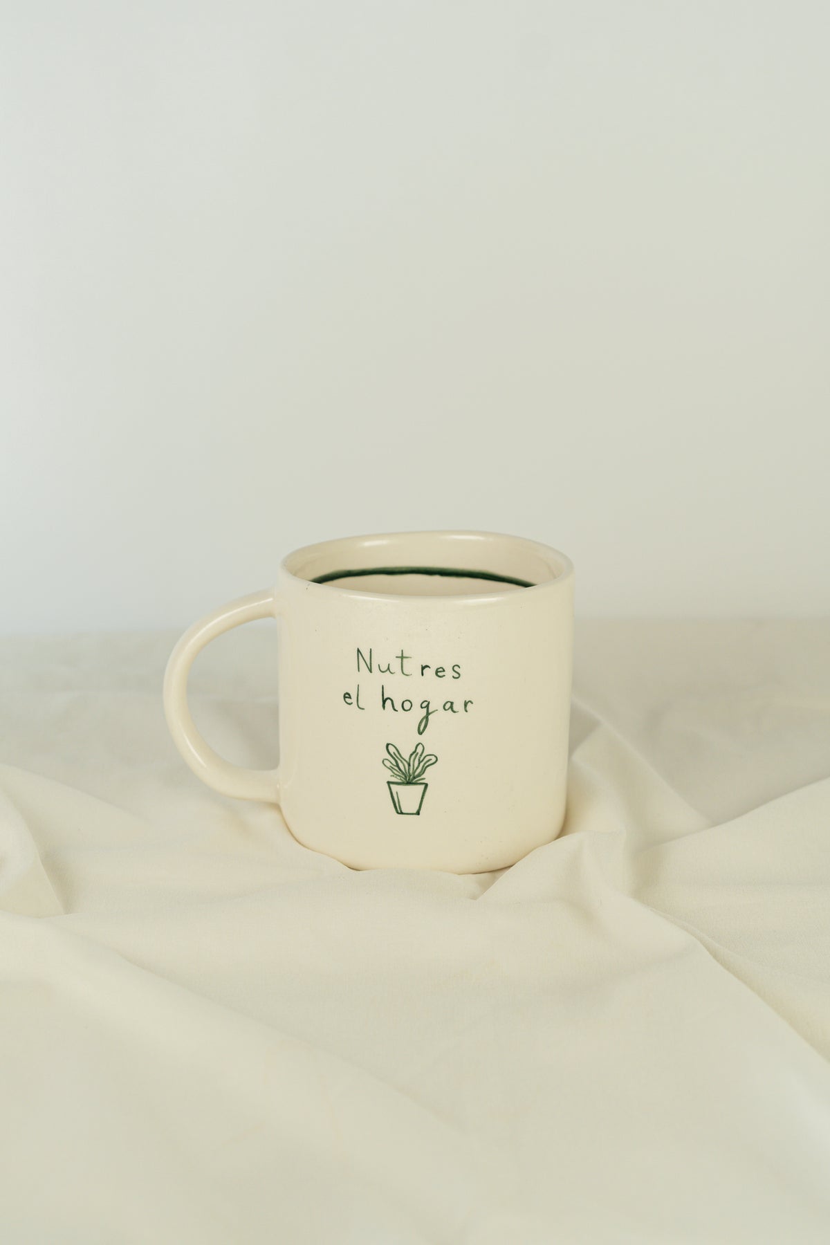 Pocillo Cilíndrico en Cerámica Eres Tierra Fértil 12 Oz