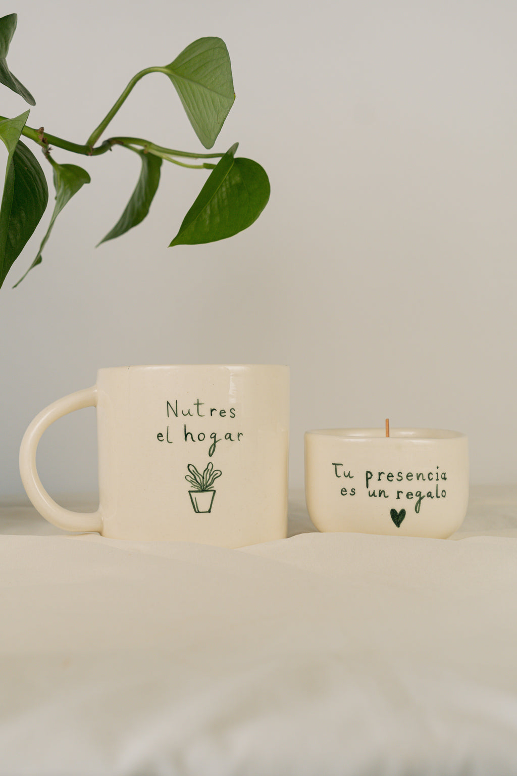 Set Introspección: Pocillo en Cerámica 12 Oz + Vela de 130 gr