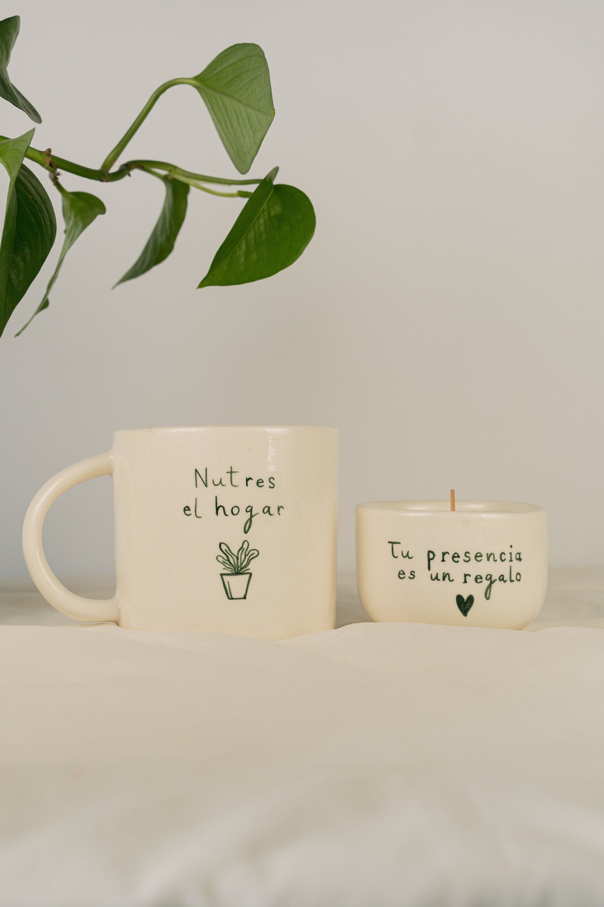 Set Introspección: Pocillo en Cerámica 12 Oz + Vela de 130 gr