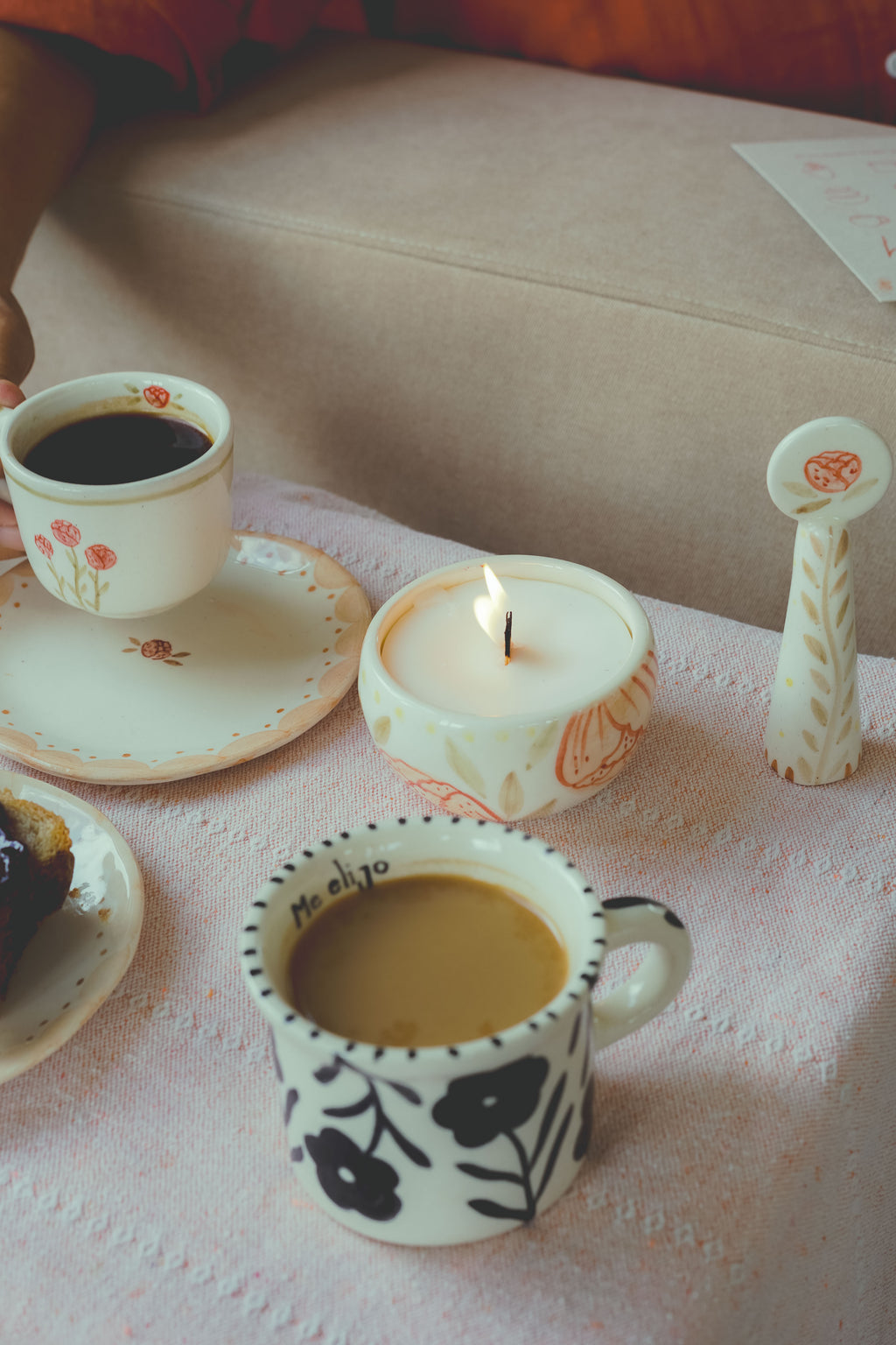 Set de Regalo Intención: Vela Aromática en Cerámica + Apaga Velas Ritual